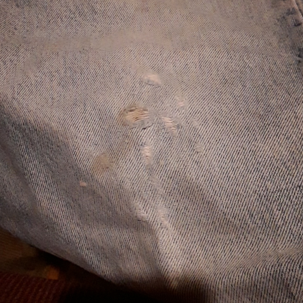 CALVIN KLEIN JEANS  MENS (  36" x 29 " ). - Picture 2 of 10